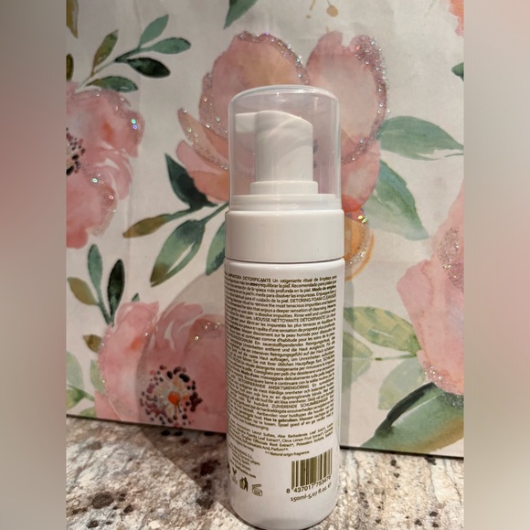 Feel Free🌿 HERB INFUSION MILD CLEANSING FOAM - Picture 2 of 3